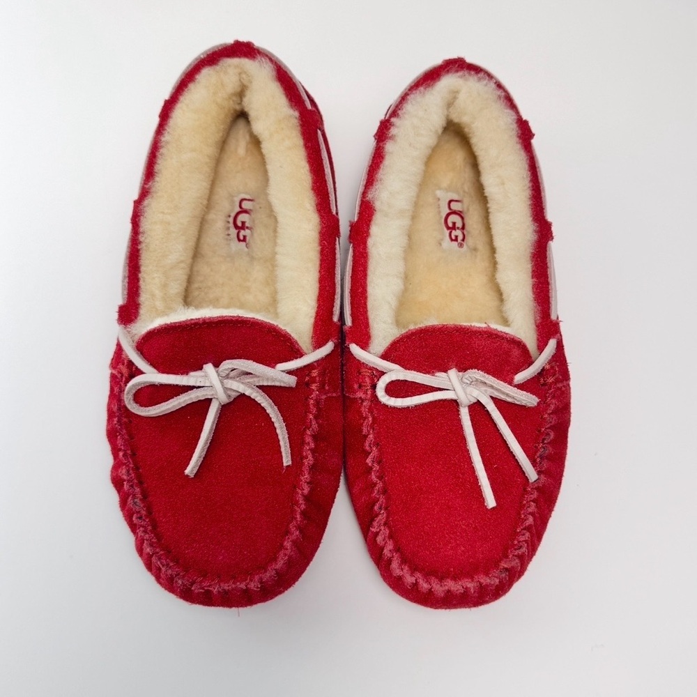 Like new UGG Dakota Girls Red Suede Moccasins